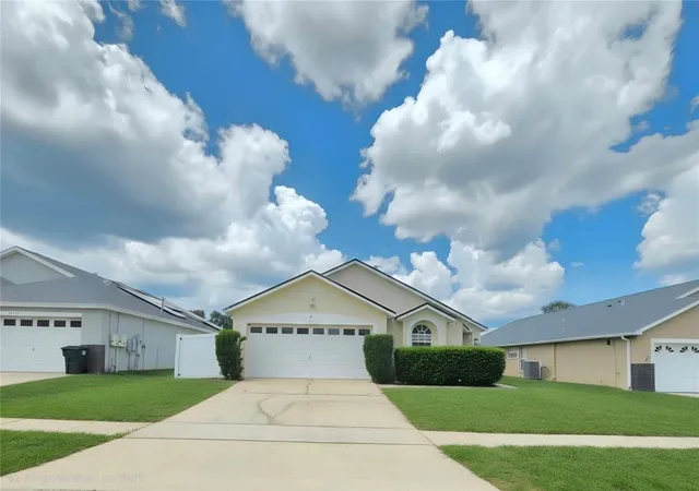 Photo 1 of Single family home for sale at 2660 Oneida Loop, Kissimmee, FL 34747 | MLS# O6433486 | Listing updated on 2026-10-09