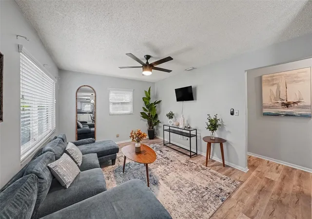 Photo 4 of Single family home for sale at 4516 W Paxton Ave, Tampa, FL 33611 | MLS# O6433498 | Listing updated on 2026-10-26