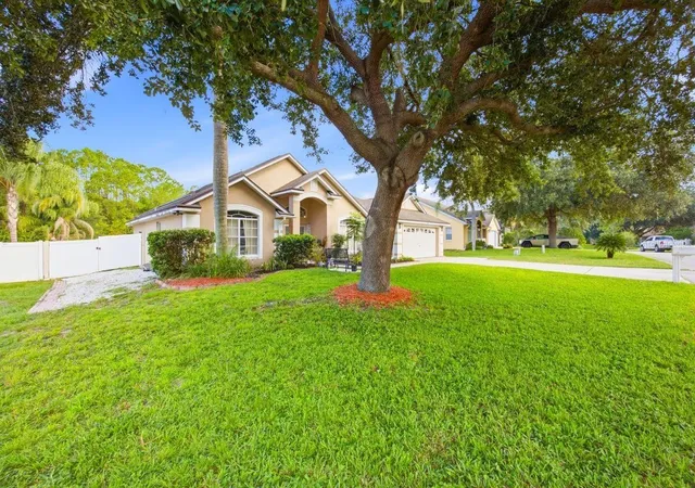 3rd image of 566 Montana Ave, Davenport, FL 33897 | MLS# O6433499