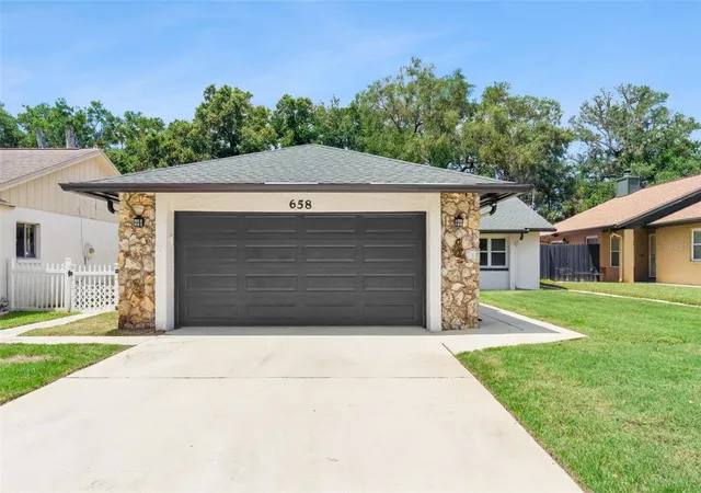 Photo 3 of Single family home for sale at 658 Boniview Ln, Altamonte Springs, FL 32714 | MLS# O6433515 | Listing updated on 2026-08-27