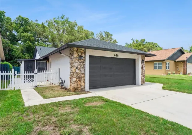 Photo 3 of Single family home for sale at 658 Boniview Ln, Altamonte Springs, FL 32714 | MLS# O6433515 | Listing updated on 2026-08-27