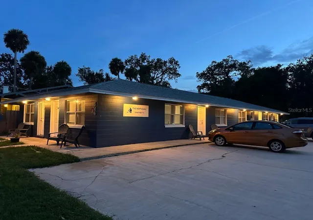 Listing Photo 4 - Condo for sale in building located at 424 Daytona St, DAYTONA BEACH, FL 32114