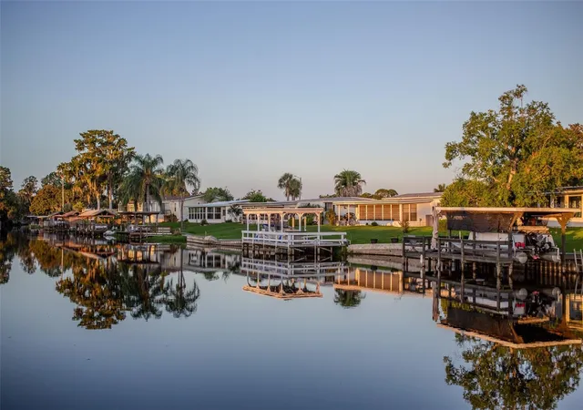 Photo 3 of Manufactured home for sale at 1021 Hilltop Rd, Tavares, FL 32778 | MLS# G5116446 | Listing updated on 2026-09-24