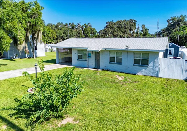 1st image of 1056 Cr 463, Lake Panasoffkee, FL 33538 | MLS# G5116447