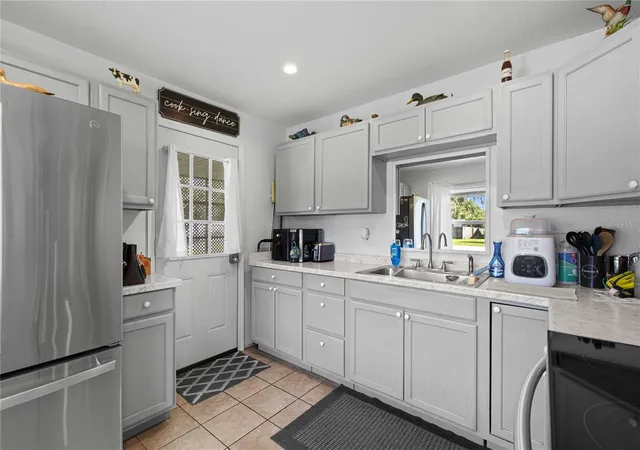 4th image of 1056 Cr 463, Lake Panasoffkee, FL 33538 | MLS# G5116447