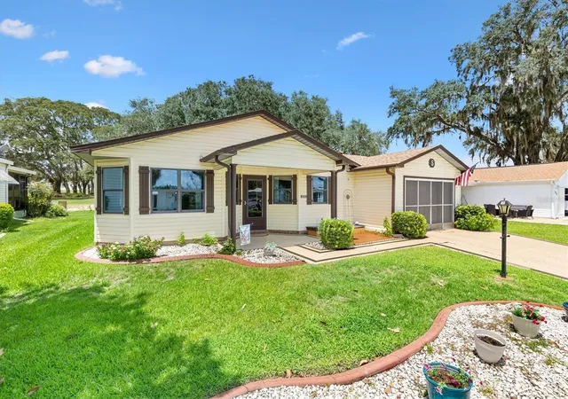 Photo 3 of Single family home for sale at 1532 E Schwartz Blvd, Lady Lake, FL 32159 | MLS# G5116448 | Listing updated on 2026-09-18