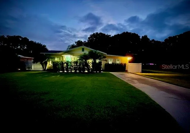 3rd image of 318 34Th St W, Bradenton, FL 34205 | MLS# A4702973