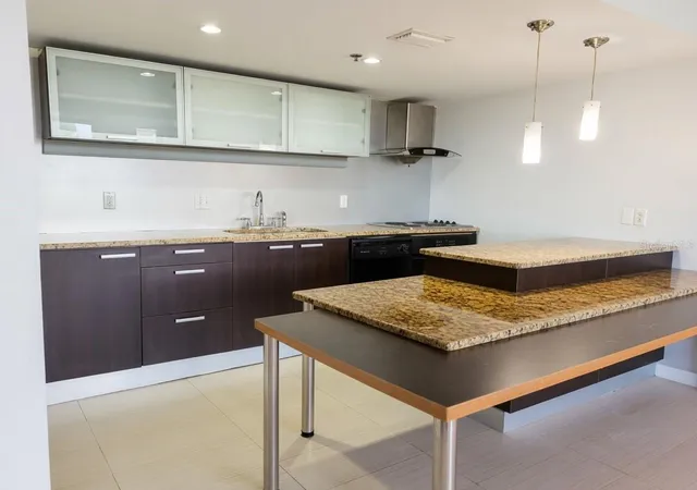 2nd image of 701 S Madison Ave, CLEARWATER, FL 33756