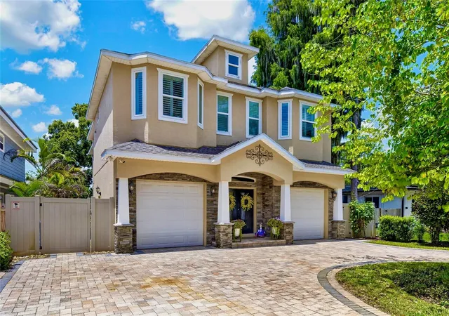 Photo 1 of Single family home for sale at 303 W Chapman Rd, Lutz, FL 33548 | MLS# TB8538832 | Listing updated on 2026-08-27