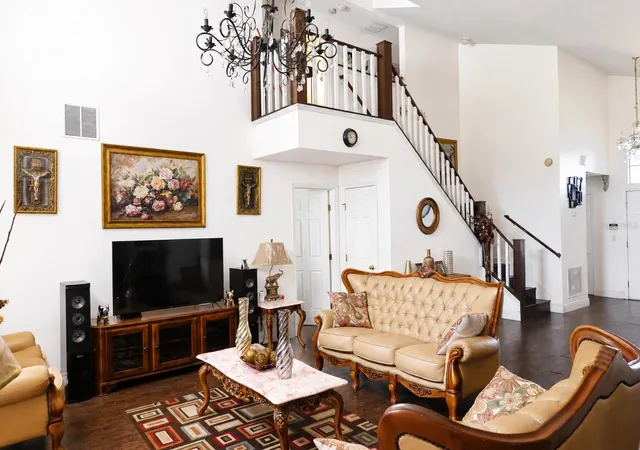 Photo 5 of Single family home for sale at 925 Stockport Dr, Kissimmee, FL 34758 | MLS# O6433539 | Listing updated on 2026-08-16