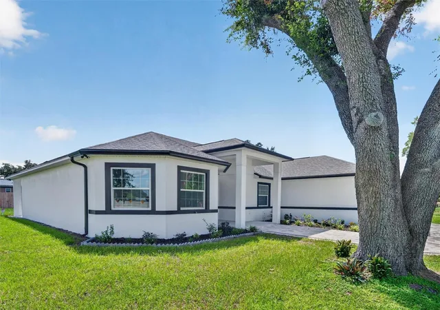 Photo 3 of Single family home for sale at 2302 Allen Dr, Plant City, FL 33563 | MLS# P4939594 | Listing updated on 2026-10-02