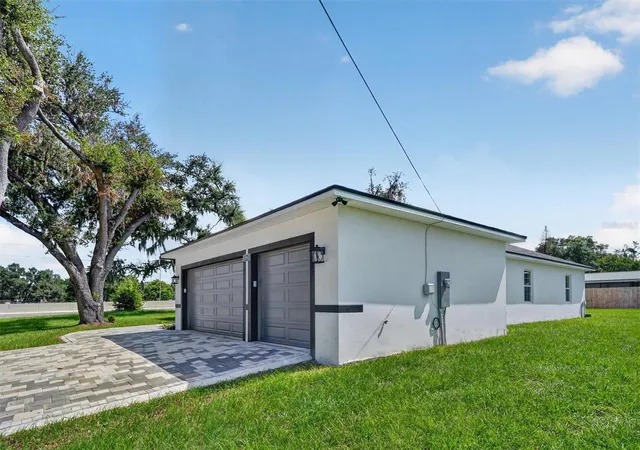 Photo 4 of Single family home for sale at 2302 Allen Dr, Plant City, FL 33563 | MLS# P4939594 | Listing updated on 2026-10-02