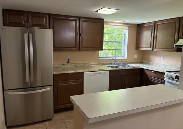 Listing Photo 5 - Condo for sale in building located at 1124 85Th Ter N, ST PETERSBURG, FL 33702 - Unit #D