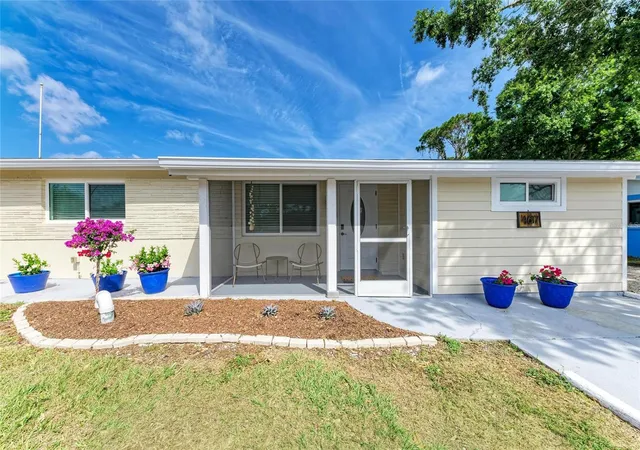 Photo 3 of Single family home for sale at 4617 Ardale St, Sarasota, FL 34232 | MLS# TB8538872 | Listing updated on 2026-09-02