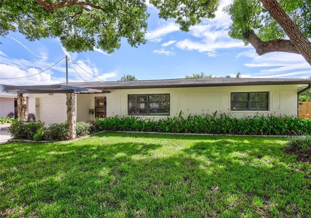 Photo 2 of Single family home for sale at 8532 Kumquat Ave, Seminole, FL 33777 | MLS# O6433555 | Listing updated on 2026-08-15