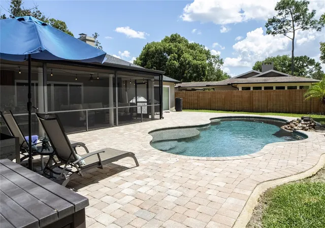 Photo 4 of Sale Pending at 718 Fox Valley Dr, Longwood, FL 32779 | MLS# O6433556 | Listing updated on 2026-10-07