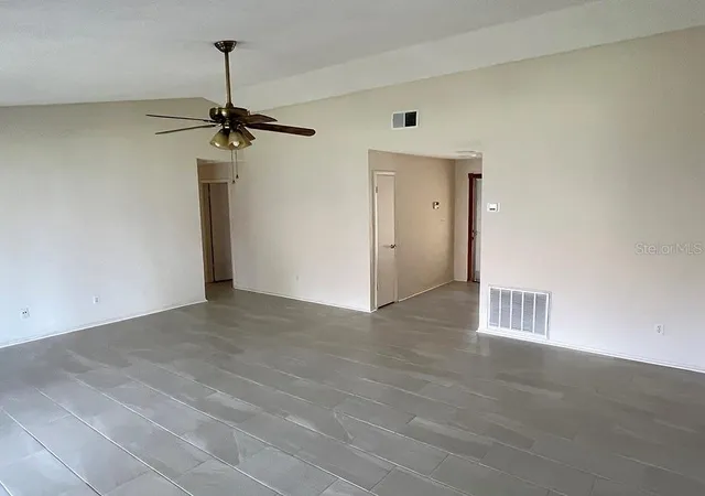 Photo 4 of Single family home for sale at 2127 Spice Ave, Orlando, FL 32837 | MLS# S5155626 | Listing updated on 2026-10-28