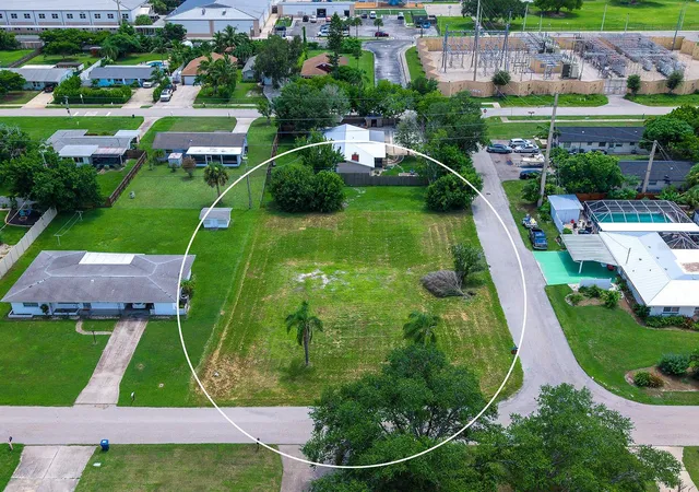 Photo 2 of Land for sale at 2110 Sandrala Dr, Sarasota, FL 34231 | MLS# A4702979 | Listing updated on 2026-09-28
