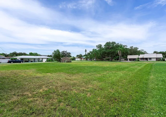 Photo 4 of Land for sale at 2110 Sandrala Dr, Sarasota, FL 34231 | MLS# A4702979 | Listing updated on 2026-09-28