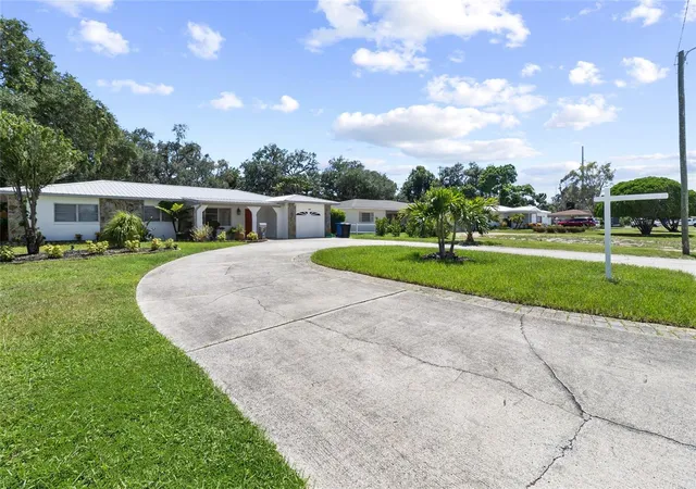 Photo 3 of Single family home for sale at 3000 Ponce De Leon Way S, Saint Petersburg, FL 33712 | MLS# TB8538891 | Listing updated on 2026-08-22