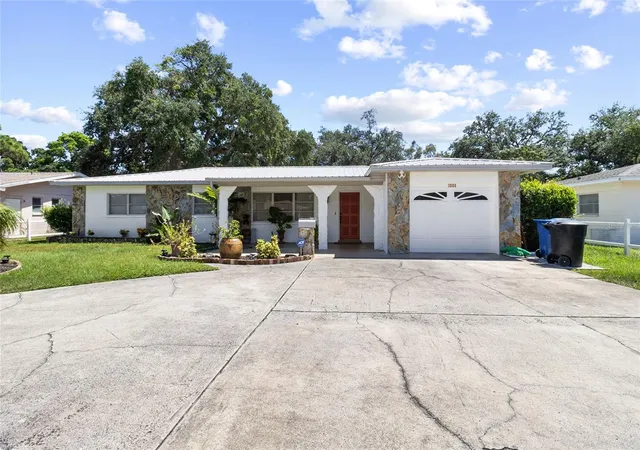 Photo 4 of Single family home for sale at 3000 Ponce De Leon Way S, Saint Petersburg, FL 33712 | MLS# TB8538891 | Listing updated on 2026-08-22