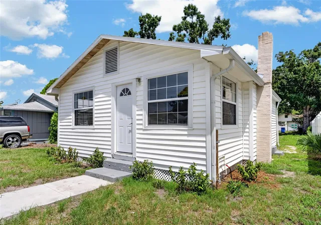 Photo 2 of Sale Pending at 3927 11th Ave S, St Petersburg, FL 33711 | MLS# TB8538909 | Listing updated on 2026-10-20