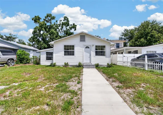 Photo 3 of Sale Pending at 3927 11th Ave S, St Petersburg, FL 33711 | MLS# TB8538909 | Listing updated on 2026-10-20