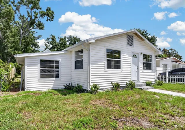 Photo 4 of Sale Pending at 3927 11Th Ave S, St Petersburg, FL 33711 | MLS# TB8538909 | Listing updated on 2026-10-20