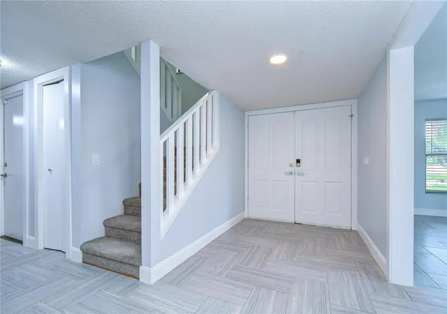 5th image of 1224 Rainbrook Cir, Valrico, FL 33596 | MLS# TB8538914