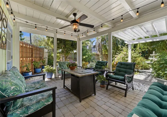 Photo 3 of Single family home for sale at 3424 Old Oak Dr, Sarasota, FL 34239 | MLS# A4702989 | Listing updated on 2026-09-17
