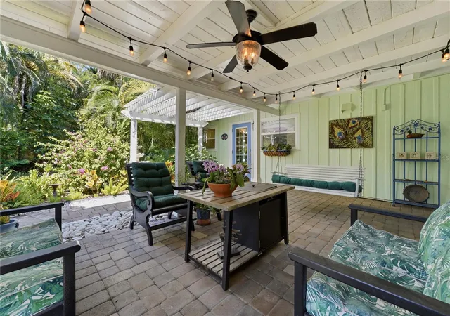 Photo 3 of Single family home for sale at 3424 Old Oak Dr, Sarasota, FL 34239 | MLS# A4702989 | Listing updated on 2026-10-24