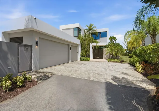Photo 2 of Single family home for sale at 17 The Enclave, Dorado, PR 00646 | MLS# PR9123408 | Listing updated on 2026-08-29