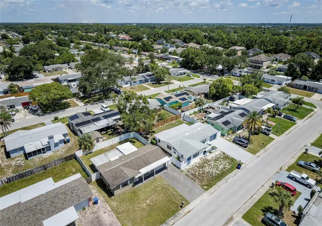 3rd image of 3246 Brookfield Dr, Holiday, FL 34691 | MLS# W7888607