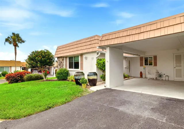 2nd image of 2407 Riverbluff Pkwy #V-226, Sarasota, FL 34231 | MLS# A4702996