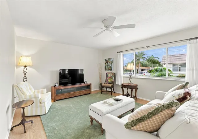 3rd image of 2407 Riverbluff Pkwy #V-226, Sarasota, FL 34231 | MLS# A4702996