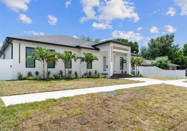 2nd image of 2914 W Walnut St, Tampa, FL 33607 | MLS# TB8538946