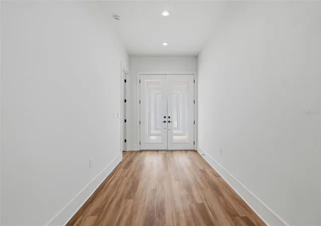 3rd image of 2914 W Walnut St, Tampa, FL 33607 | MLS# TB8538946