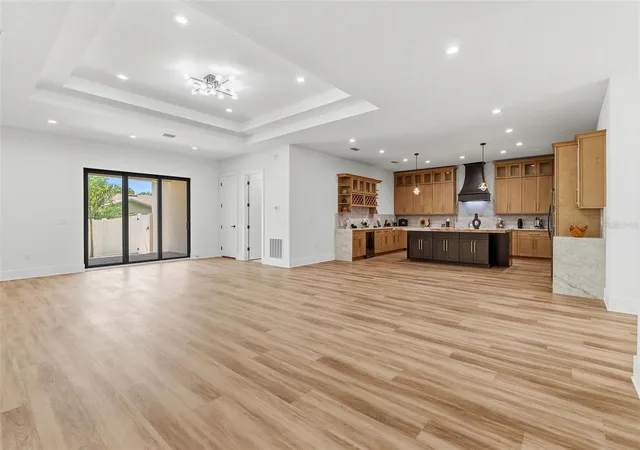 4th image of 2914 W Walnut St, Tampa, FL 33607 | MLS# TB8538946