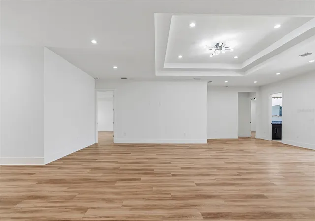 5th image of 2914 W Walnut St, Tampa, FL 33607 | MLS# TB8538946