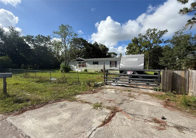 Photo 3 of Sale Pending at 6672 W Edgewood Ln, Homosassa, FL 34448 | MLS# TB8538948 | Listing updated on 2026-09-21