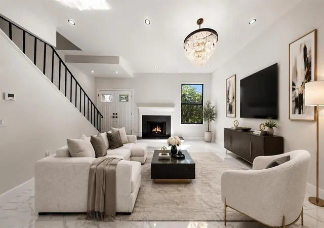 Photo 2 of Townhouse for sale at 164 E Davis Blvd, Tampa, FL 33606 | MLS# TB8538962 | Listing updated on 2026-10-07