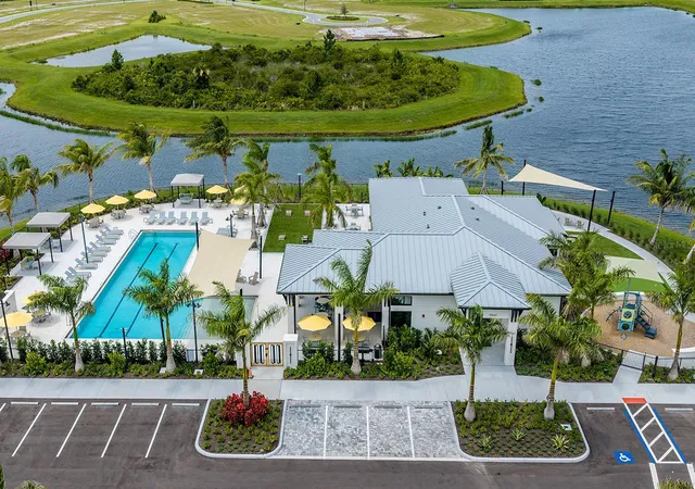 4th image of 18355 Arbor Vista Dr, Venice, FL 34293 | MLS# TB8538971