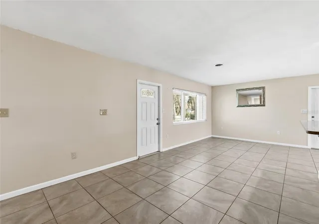 Photo 5 of Single family home for sale at 1015 Fundy Rd, Venice, FL 34293 | MLS# N6145368 | Listing updated on 2026-09-02