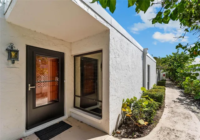 Photo 3 of Condo for sale at 1585 Tarpon Ctr Dr #21, Venice, FL 34285 | MLS# N6145369 | Listing updated on 2026-09-15