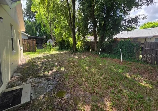 Photo 3 of Single family home for sale at 7670 Stratford Blvd, Orlando, FL 32807 | MLS# O6433665 | Listing updated on 2026-10-26