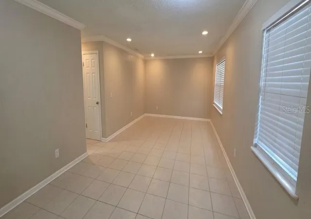 Photo 4 of Single family home for sale at 7670 Stratford Blvd, Orlando, FL 32807 | MLS# O6433665 | Listing updated on 2026-10-26