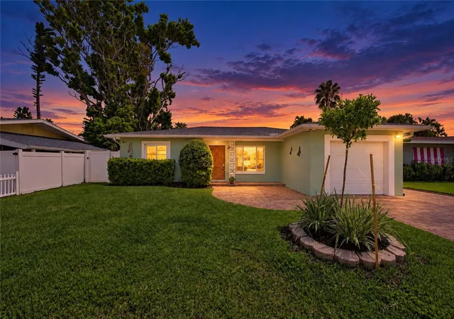 Photo 1 of Single family home for sale at 1424 Corey Wy S, South Pasadena, FL 33707 | MLS# TB8538999 | Listing updated on 2026-09-13