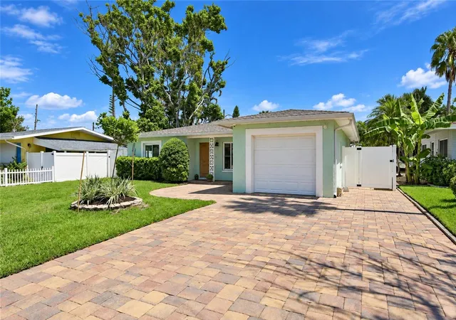 Photo 2 of Single family home for sale at 1424 Corey Wy S, South Pasadena, FL 33707 | MLS# TB8538999 | Listing updated on 2026-09-13