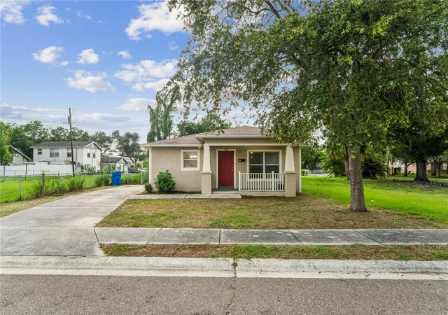 Photo 1 of Single family home for sale at 1113 Union St S, Saint Petersburg, FL 33712 | MLS# TB8539003 | Listing updated on 2026-09-15