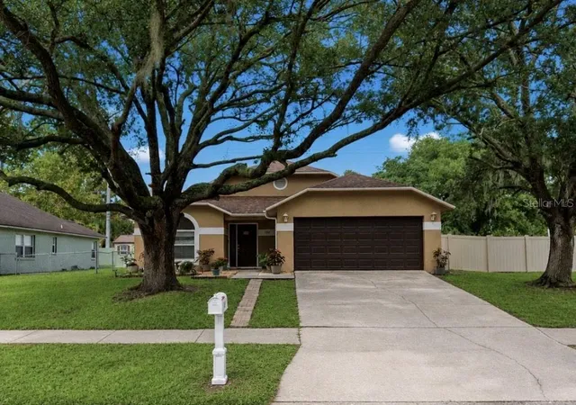 Photo 2 of Sale Pending at 1302 Brahma Dr, Valrico, FL 33594 | MLS# TB8539021 | Listing updated on 2026-10-01